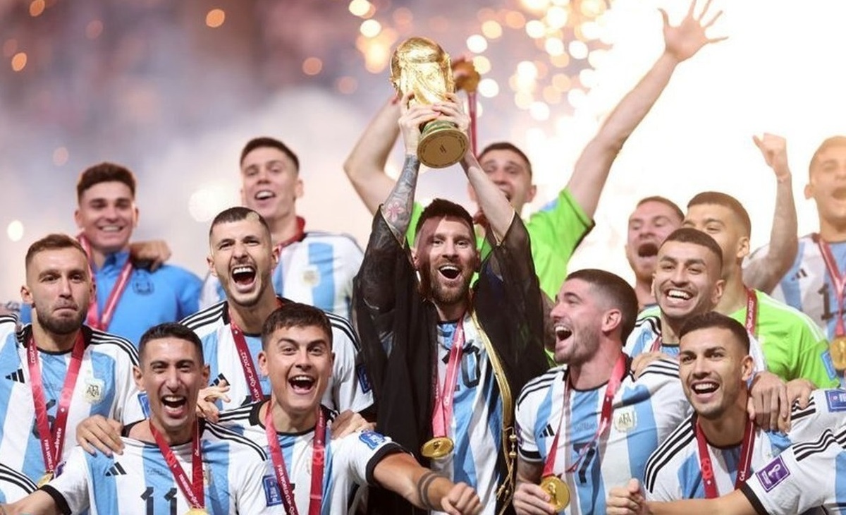 آرژانتین قهرمان جهان شد تا مردمش بیایند وسط و مجلس را گرم کنند