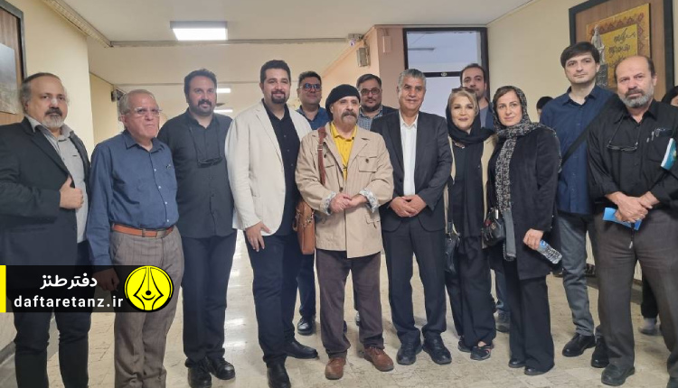 نقد آثار طنز ابوالفضل زرویی نصرآباد با رویکرد نشانه شناسی