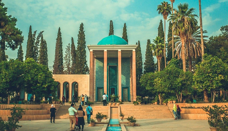 سعدی و حکمت در جامه لبخند