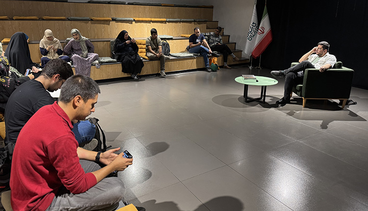 شخصیت پردازی و شوخی ساختاری طنز را ماندگار می کند