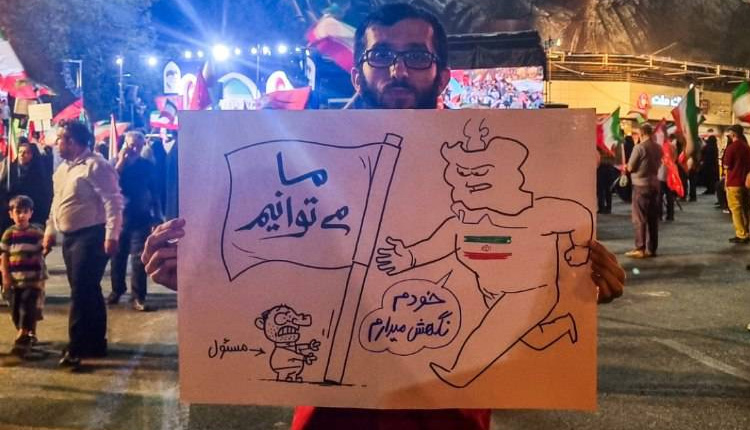 سیدمحمدجواد طاهری و حضور موثر با مقوا و ماژیک